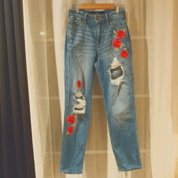 Hollister Denim - HOLLISTER Embroidered High Rise Slim Straight Jean